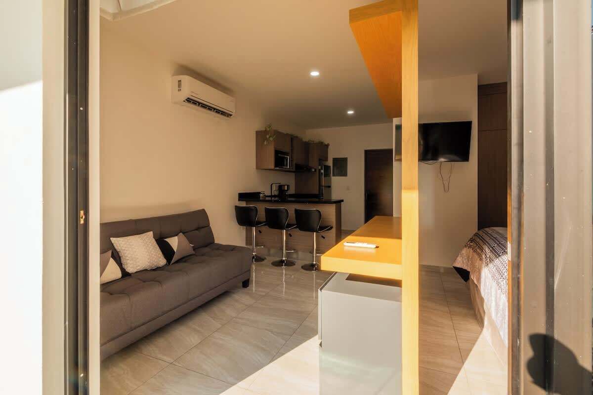 Een televisie en een kantoor