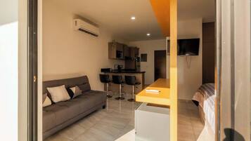 Een televisie en een kantoor