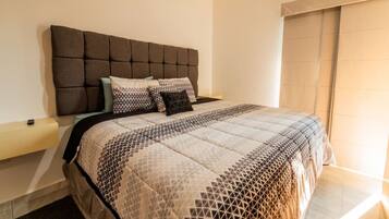 1 slaapkamer, een bureau, wifi, beddengoed