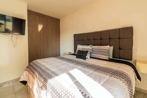 1 bedroom, WiFi, bed sheets - Apartment for 4 with wave pool (Mazatlan)