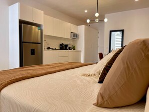 1 slaapkamer, een strijkplank/strijkijzer, wifi, beddengoed