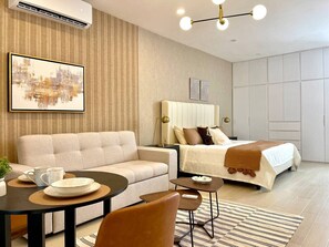 1 dormitori, planxa i posts de planxar, wifi i roba de llit 