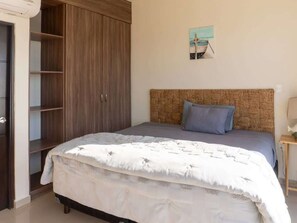 2 bedrooms, iron/ironing board, WiFi, bed sheets