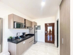 Cookware/dishes/utensils