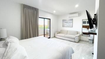 1 slaapkamer, een bureau, een strijkplank/strijkijzer, wifi