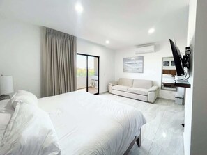 1 slaapkamer, een strijkplank/strijkijzer, wifi