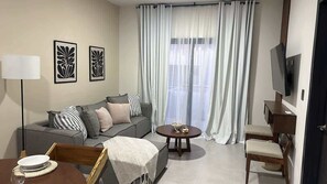 Een televisie en een kantoor