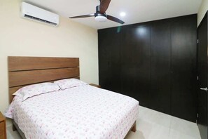 2 bedrooms, iron/ironing board, WiFi