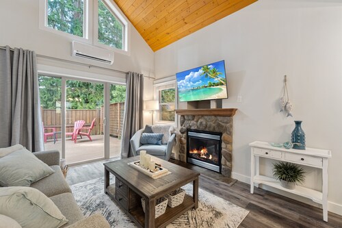 Impeccable Oceanside Village Retreat!