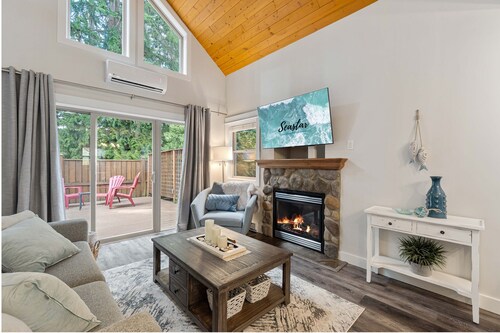 Impeccable Oceanside Village Retreat!