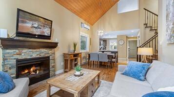 Smart TV, fireplace