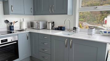 Cottage | Private kitchen | Cookware/dishes/utensils