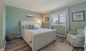 4 habitaciones, tabla de planchar con plancha, wifi y ropa de cama 