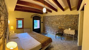 Apartment, 4 Bedrooms, Accessible, Smoking