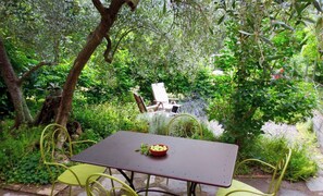 Apartment, 4 Bedrooms, Accessible, Smoking | Outdoor dining