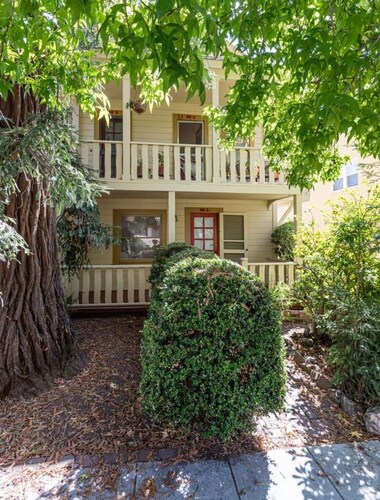 Comfy Family-Friendly 2BR Near Piedmont w/ Parking