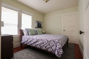 Iron/ironing board, WiFi, bed sheets - Comfy Family-Friendly 2BR Near Piedmont w/ Parking (Oakland)