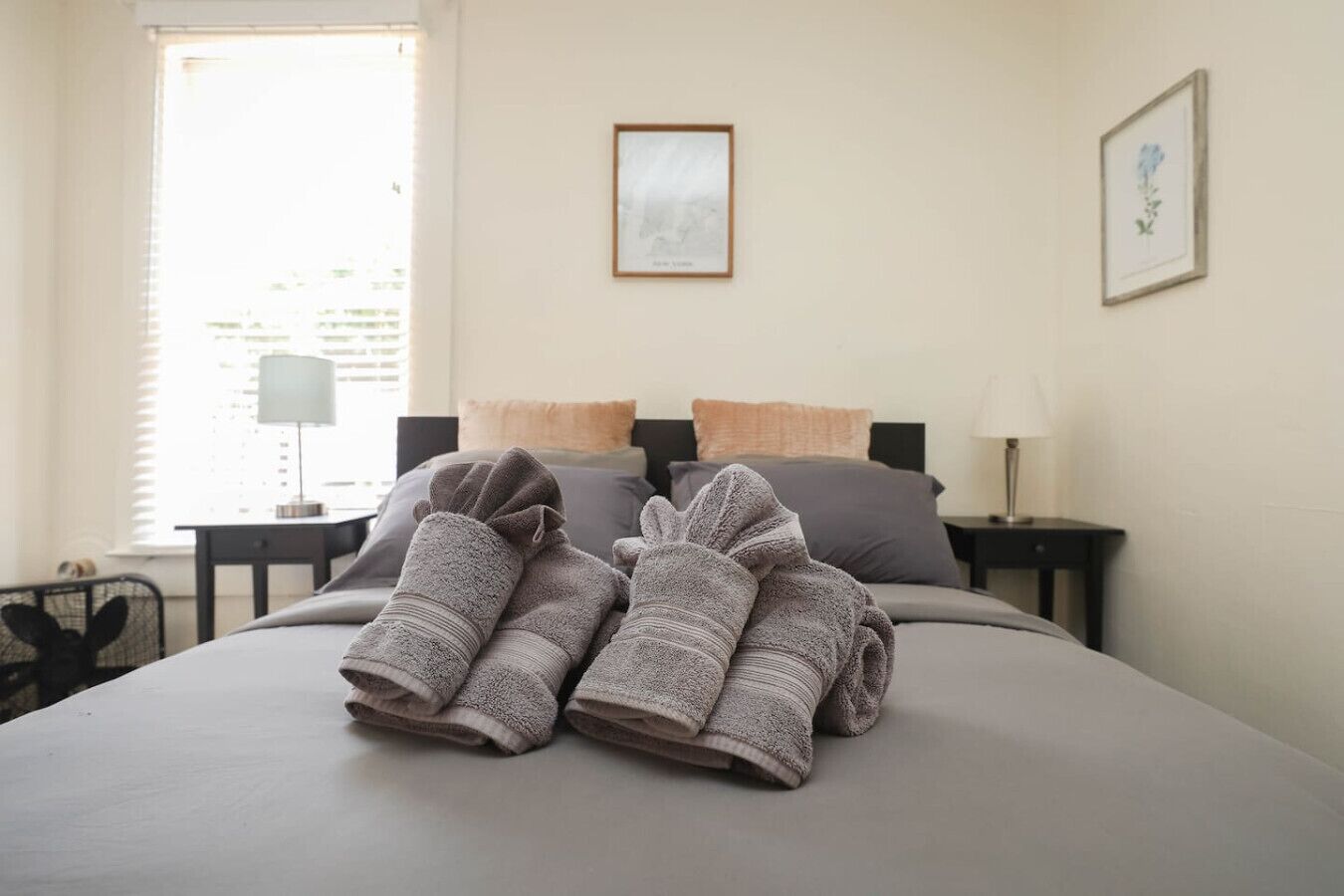 Fer et planche à repasser, Wi-Fi gratuit, draps fournis