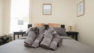 Iron/ironing board, free WiFi, bed sheets