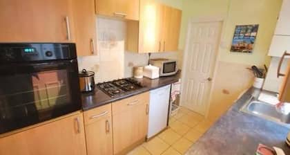 Spacious Four-bedroom House With Garden in Wembley
