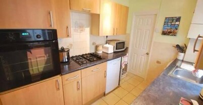 Spacious Four-bedroom House With Garden in Wembley