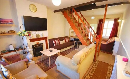 Spacious Four-bedroom House With Garden in Wembley