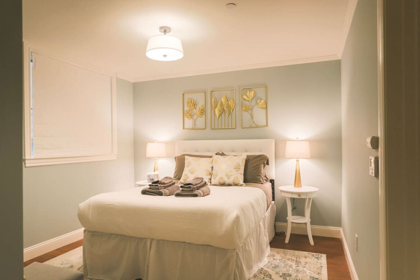 Desk, iron/ironing board, travel crib, WiFi