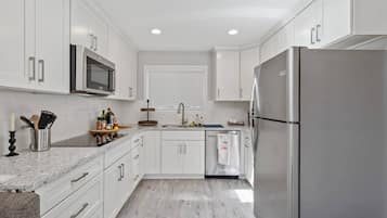 Coffee/tea maker, fridge, microwave, stovetop