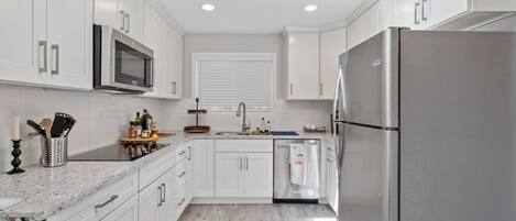 Fridge, microwave, stovetop, dishwasher