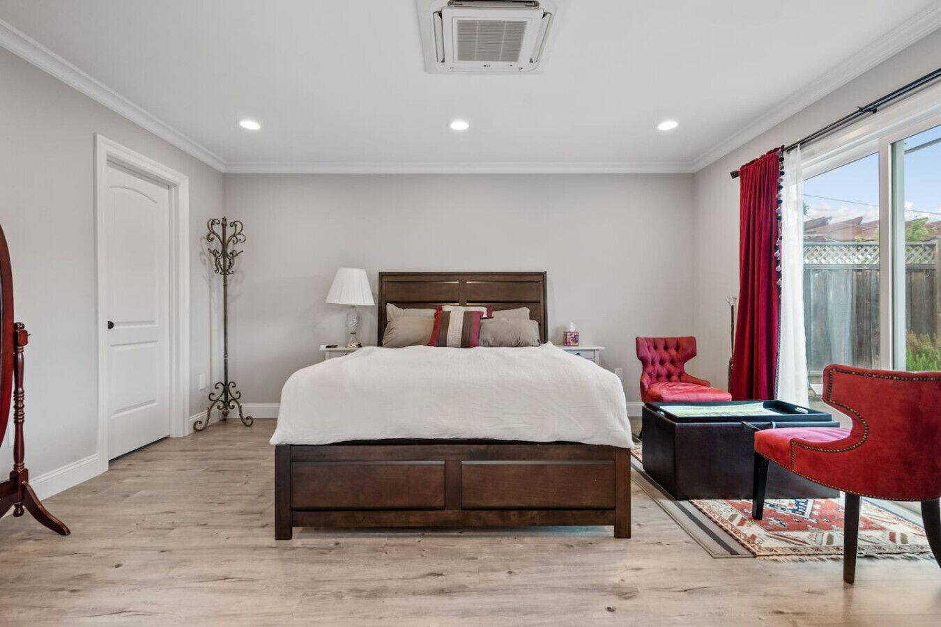 1 bedroom, desk, iron/ironing board, WiFi