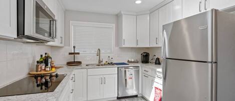 Fridge, microwave, stovetop, dishwasher