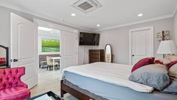 1 bedroom, desk, iron/ironing board, WiFi