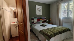 4 chambres, coffres-forts dans les chambres, bureau