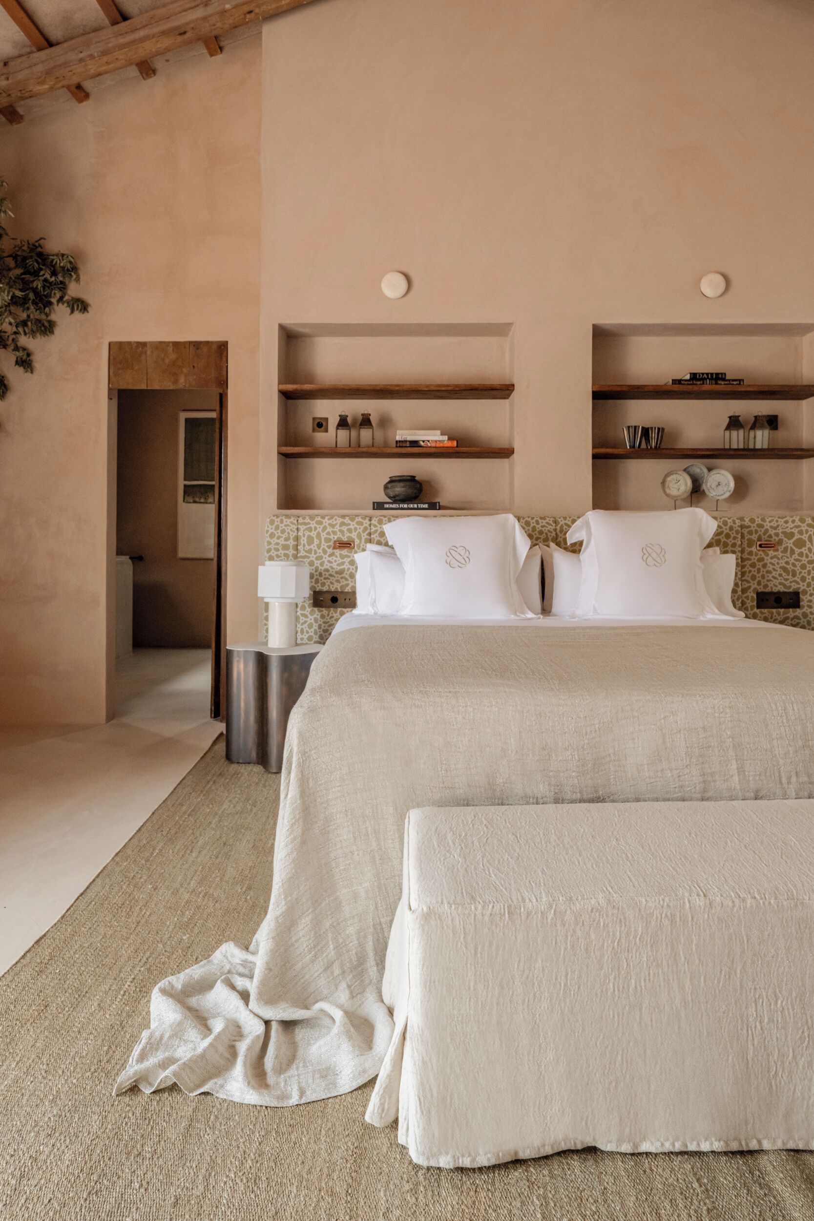 Rom – junior | Safe på rommet, skrivebord, blendingsgardiner og wi-fi (inkludert)