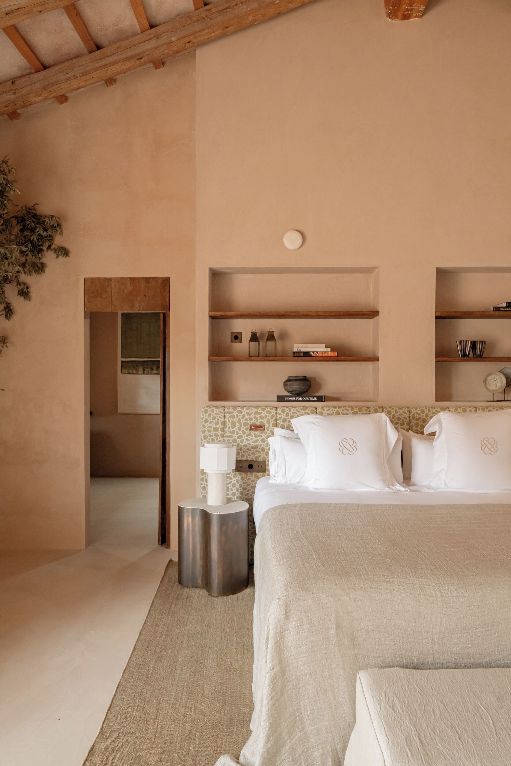 Rom – superior, hageutsikt | Safe på rommet, skrivebord, blendingsgardiner og wi-fi (inkludert)