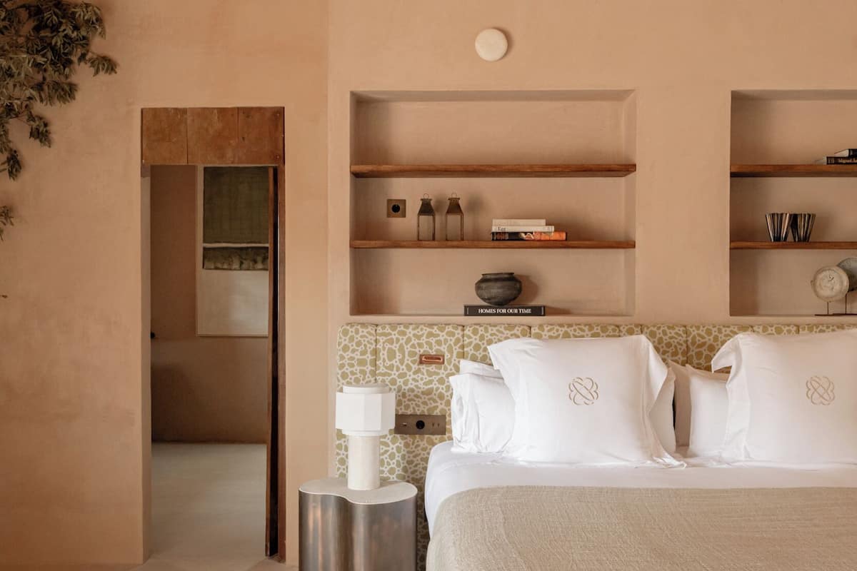 Rom – superior, hageutsikt | Safe på rommet, skrivebord, blendingsgardiner og wi-fi (inkludert)