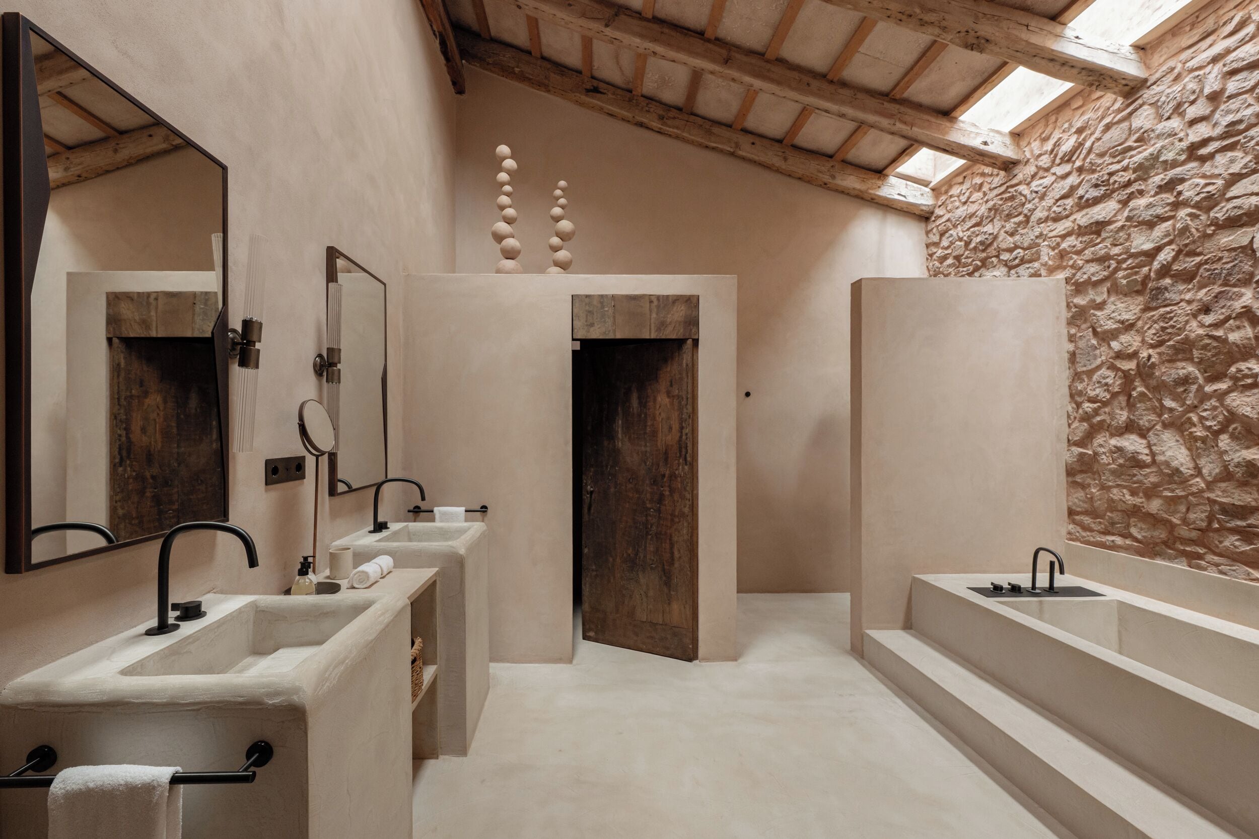 Garden Suite | Bathroom | Hair dryer, towels, soap, shampoo