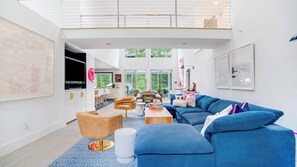 TV, fireplace - Beautiful and Modern East Hampton Home, Heated Pool, Perfect for Families (East Hampton)