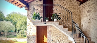 Charming 2-bedroom apartment with WiFi, AC in awesome Pove del Grappa!
