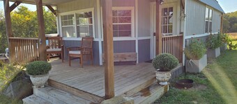 Escape to Nature - dog heaven near Katy Trail and I70.  80 acres, fire pit, wifi