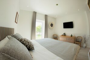 Comfort Room, Resort View | In-room safe, free WiFi