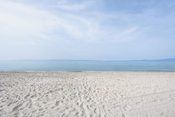 On the beach - Hanioti Waves by Luxlikehome (Chaniotis)