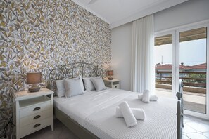 2 bedrooms, iron/ironing board, WiFi, bed sheets - Hanioti Waves by Luxlikehome (Chaniotis)