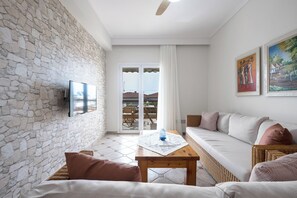 TV - Hanioti Waves by Luxlikehome (Chaniotis)