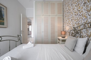 2 chambres, fer et planche à repasser, Wi-Fi, draps fournis
