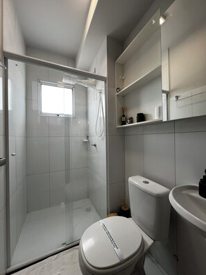 Hair dryer, towels, soap, toilet paper - New and Cozy Apartment! Close to the Mother Bonifácia Park and Santa Rosa Hospital. (Jardim Mariana Cuiabá)