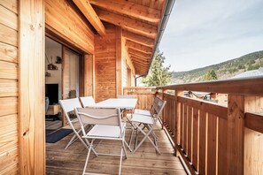 Outdoor dining - Thredbo - Peaceful apartment in Les Carroz (Arâches-la-Frasse)