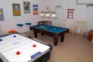 House, Multiple Beds, Pool Access, Pool View (Bailey Villa) | Games room