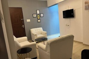 Living area - Cozy Riverview 1Bhk House in koregaon park (Pune)