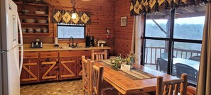 Kylskåp, mikrovågsugn, ugn och spishäll